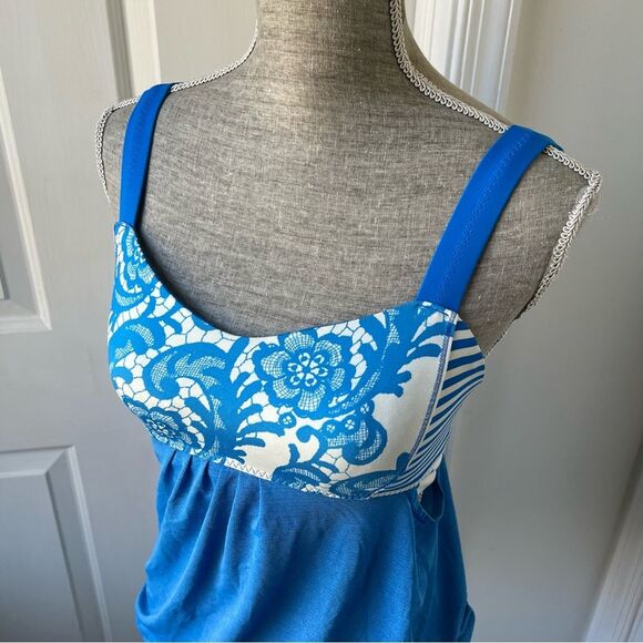 Lululemon No Limit Tank - Beachy Floral Porcelaine 8 - Picture 2 of 5